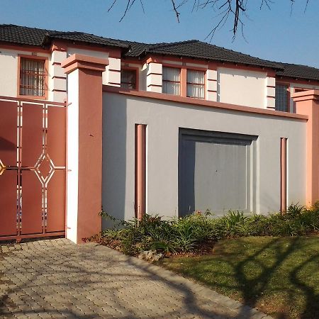 Moshitametsi Guesthouse Kempton Park Extérieur photo