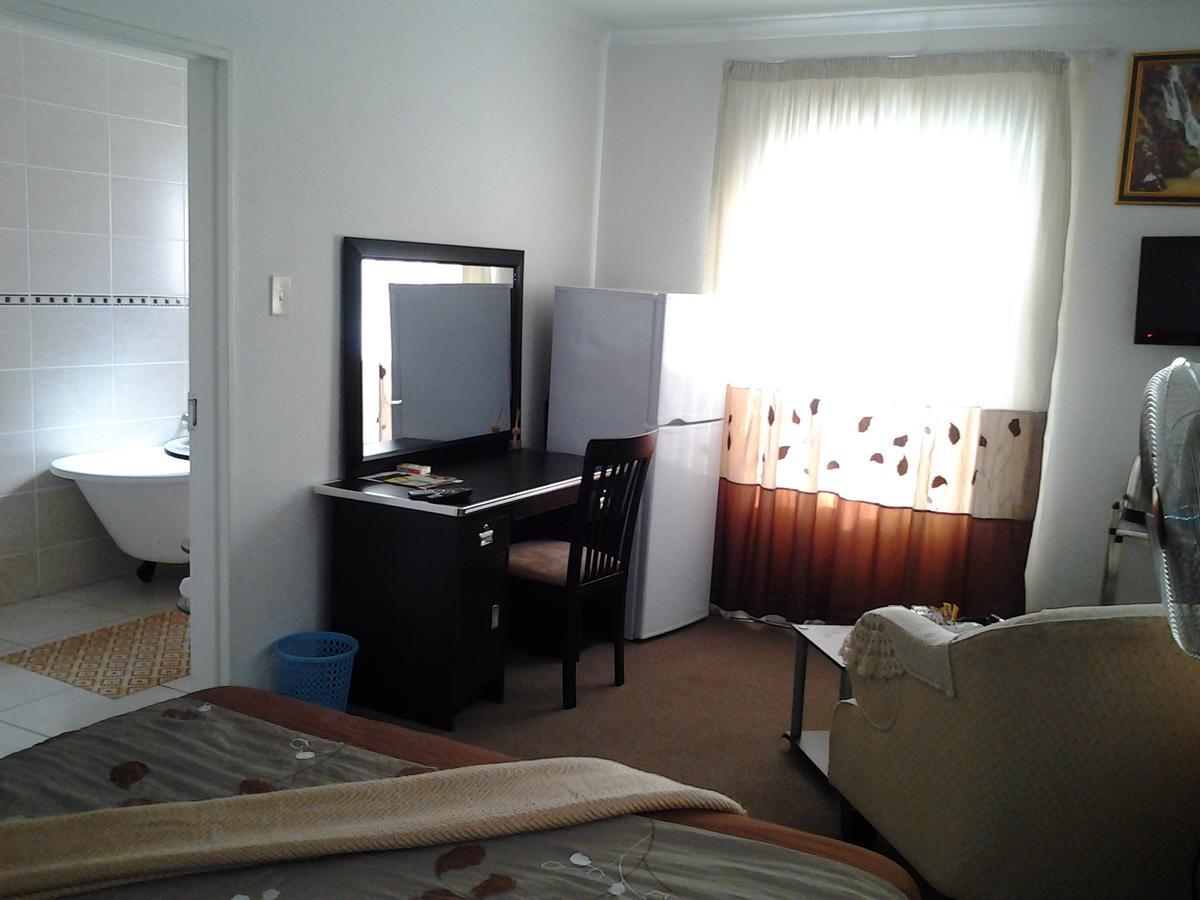 Moshitametsi Guesthouse Kempton Park Extérieur photo