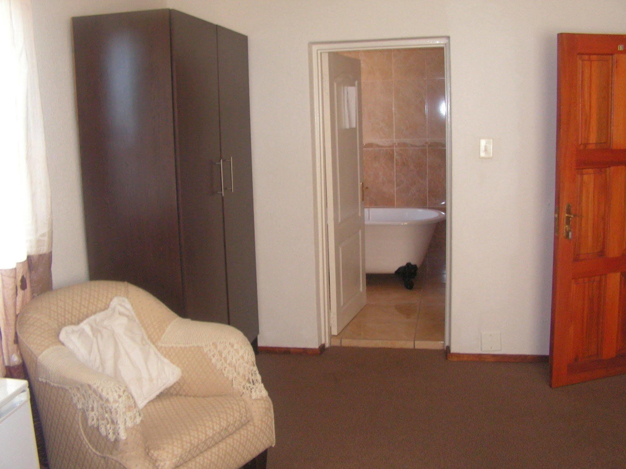 Moshitametsi Guesthouse Kempton Park Extérieur photo